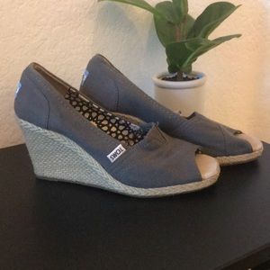 Tom’s peep toe wedges